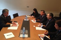 سفير طاجيكستان يجتمع مع نائب وزير خارجية أذربايجان