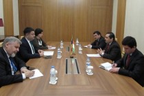 نائب وزير خارجية طاجيكستان يلتقى نظيره الرومانى فى عشق أباد