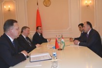 لقاء السفير الطاجيكى مع رئيس وزراء بيلاروس اندريه كوبياكوف
