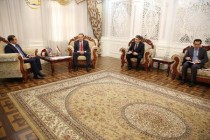 وزير خارجية طاجيكستان يتلقى نسخة أوراق إعتماد من السفير الأذربايجانى فى طاجيكستان