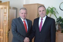 سفير طاجيكستان يجتمع مع وزير الثقافة في بيلاروس