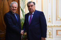 رئيس جمهورية طاجيكستان إمام على رحمان التقى الرئيس التنفيذي لشركة ساليني إمبريجيلو بيترو ساليني