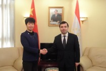 سفير  طاجيكستان لدى الصين يجتمع مع نائب عمدة مدينة ليانيونقانغ بمقاطعة جيانغسو الصينية