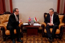 وزير خارجية طاجيكستان و سفير نرويج يبحثان العلاقات  الطاجيكية النرويجية فى مدينة دوشنبه