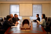 نائب وزير خارجية طاجيكستان يجتمع مع القائم بأعمال جمهورية كوريا في طاجيكستان.