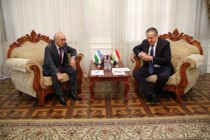 سيراج الدين أصلوف يلتقى سفير أوزبكستان لدى دوشنبه