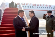 رئيس جمهورية قيرغيزستان سورونباي جينبيكوف بصل الى دوشنبه في زيارة رسمية