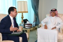 اجتماع سفير طاجيكستان مع وزير الدولة للشؤون الخارجية في قطر