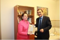 لقاء الممثل الدائم لجمهورية طاجيكستان لدى الاتحاد الأوروبي مع رئيسة اللجنة الخاصة المعنية بالإرهاب التابعة للبرلمان الأوروبي