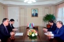 محافظ الصغد الطاجيكى يجتمع مع القنصل العام لروسيا الاتحادية في خجند