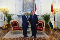 الزعيم الطاجيكى إمام على رحمان يستقبل وزير خارجية إيران محمد جواد ظريف