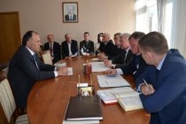سفير طاجيكستان لدى بلاروسيا يجتمع مع وزير الصحة البيلاروسى