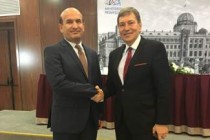 سفير طاجيكستان في جمهورية التشيك بلتقى وزير الصناعة والتجارة التشيكى توماس هونيريك