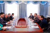 وزير خارجية طاجيكستان مع نائب مدير الوكالة التركية للتعاون الدولى