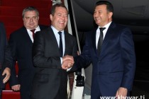 رئيس حكومة الاتحاد الروسي دميتري ميدفيديف يصل إلى جمهورية طاجيكستان في زيارة رسمية