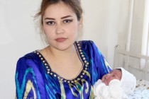 مولد طفل عقب بلوغ تعداد طاجيكستان 9 ملايين نسمة اليوم، و زعيم الأمة الطاجيكية يهنئ سكان البلاد بهذه المناسبة