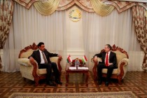 وزير خارجية جمهورية طاجيكستان يجتمع مع نائب وزير خارجية عمان