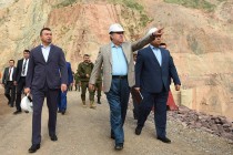 زعيم البلاد إمام على رحمان يقوم بزيارة تفقدية لمحطة “راغون” الكهرومائية