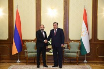 اجتماع رئيس جمهورية طاجيكستان إمام علي رحمان مع رئيس وزراء جمهورية أرمينيا