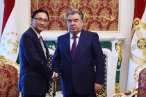 اجتماع رئيس جمهورية طاجيكستان إمام على رحمان مع رئيس مجموعة الصداقة بين البرلمانين في طاجيكستان واليابان