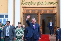 رئيس جمهورية طاجيكستان ، إمام على رحمان يدشن خلال زيارته لمحافظة بدخشان قصر الثقافة