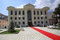 إمام على رحمان يضع  المبنى الإداري  الجديد للسلطة التنفيذية في مقاطعة درواز موضع التنفيذ