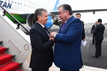 إستقبال رئيس جمهورية طاجيكستان إمام علي رحمان رئيس جمهورية أوزبكستان شوكت ميرضياييف فى مطار دوشنبه الدولى
