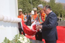 رئيس الجمهورية إمام على رحمان يدشن سارية العلم الوطني و شارة جمهورية طاجيكستان فى ناحية درواز