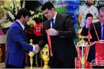 تسليم ميداليات ذهبية بطولة طاجيكستان لكرة القدم لفريق “استقلال”