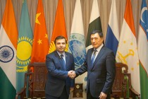سفير طاجيكستان فى الصين يجتمع مع أمين عام منظمة شنغهاي للتعاون