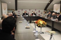 السفير الطاجيكي والجمعيات التركية يناقشون قضايا السياسة الإقليمية