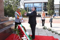افتتاح النصب التذكاري لإسماعيل الساماني في الساحة المركزية في مدينة نارك
