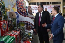 رئيس طاجيكستان إمام علي رحمان يفتتح مؤسسة”صغد باليتيكس” لإنتاج البولي إيثيلينفي فى مدينة بوستان