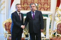 لقاء رئيس جمهورية طاجيكستان إمام على رحمان مع سكرتير الدولة لدى وزير أوروبا والشؤون الخارجية السيد جان باتيست لوموان