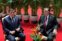 رئيس جمهورية طاجيكستان إمام علي رحمان  يجتمع مع رئيس قرغيزستان سورونو جينبيكوف