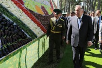 حضور الرئيس إمام علي رحمان فى معرض المنتجات الزراعية للمزارع الفرعية التابعة لقوات الحدود التابعة للجنة الدولة للأمن الوطني بجمهورية طاجيكستان