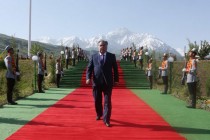 حضور الرئيس إمام علي رحمان في افتتاح  علم الدولة وشعار الدولة وتعرف على بناء منتزه ترفيهي في منطقة طاجيك آباد