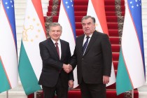 رئيس جمهورية طاجيكستان، إمام على رحمان يستقبل نظيره الأوزبكستاني شوكت ميرضياييف