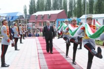 رئيس الدولة إمام على رحمان يفتتح العلم الوطني لطاجيكستان في منطقة سانجفار