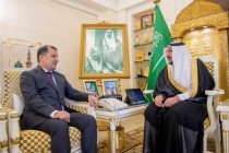لقاء سفير طاجيكستان لدى المملكة العربية السعودية مع فيصل بن مشعل بن سعود بن عبدالعزيز أمير منطقة القصيم