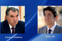رئيس طاجيكستان إمام علي رحمان يعرب عن تعازيه لرئيس وزراء اليابان شينزو آبي