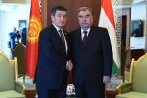 رئيس جمهورية طاجيكستان إمام علي رحمان يجتمع مع رئيس جمهورية قرغيزستان سورونباي جينبيكوف