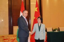 اجتماع النائب الأول لرئيس وزراء طاجيكستان مع نائب رئيس اللجنة الدائمة لمجلس ممثلي عموم الصين