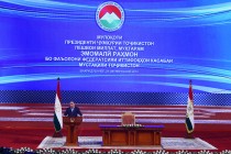زعيم الأمة إمام علي رحمان يلتقى قادة ونشطاء اتحاد النقابات العمالية لجمهورية طاجيكستان
