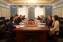اجتماع وزير خارجية جمهورية طاجيكستان مع النائبة الرئيسية لمساعد وزير الخارجية الأمريكي