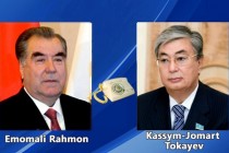 رئيس الدولة إمام علي رحمان يدري محادثة هاتفية مع رئيس كازاخستان قاسم جومارت توكاييف