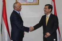 وزير التربية الطاجيكي إمام زاده يلتقي السفير الياباني لدي دوشنبه