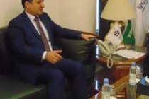 سفير طاجيكستان فى الرياض يتصل مرئيا مع مدير العمليات الأساسية للبنك الإسلامي للتنمية