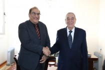 تبادل سعد الله خير الاييف والسفير الباكستاني لدى طاجيكستان يتبادلان وجهات النظر حول العلاقات الودية والثقافية