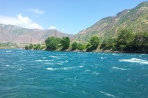 طاجيكستان بلد مليء بالبحيرات والأنهار